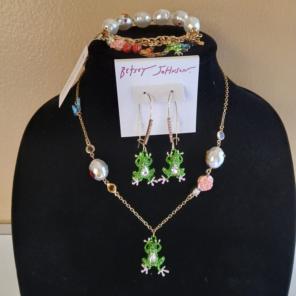 Betsey Johnson Green Frog Jewelry Set
